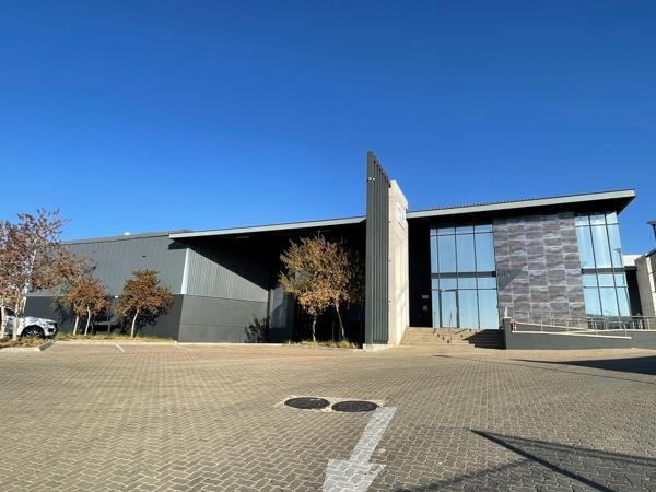 1 100  m² Industrial space