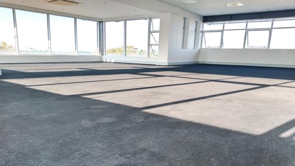 128  m² Commercial space