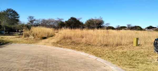 1 303 m² Land