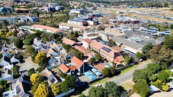 913 m² Commercial space