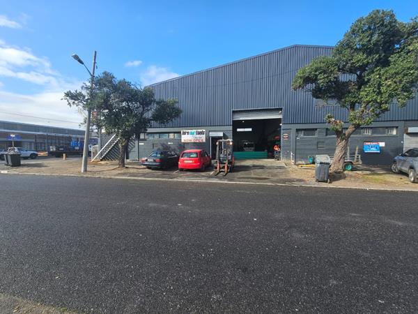 365  m² Industrial space