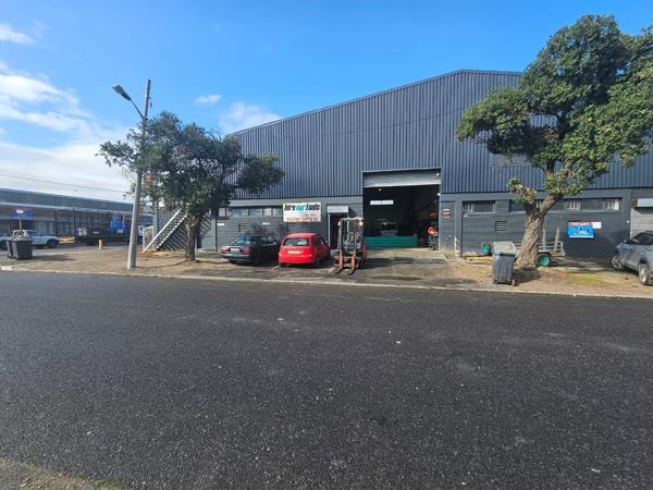 365  m² Industrial space