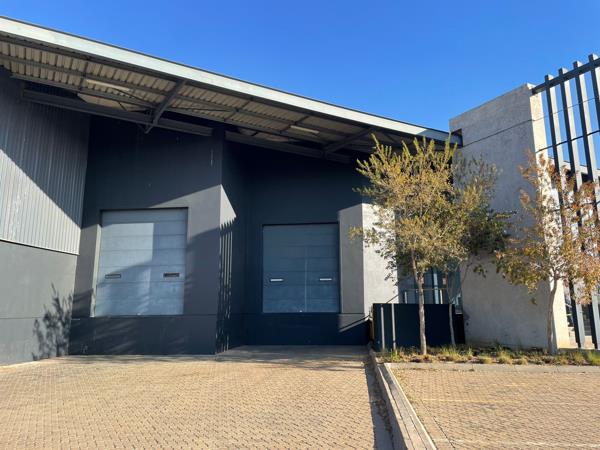 1 100  m² Industrial space