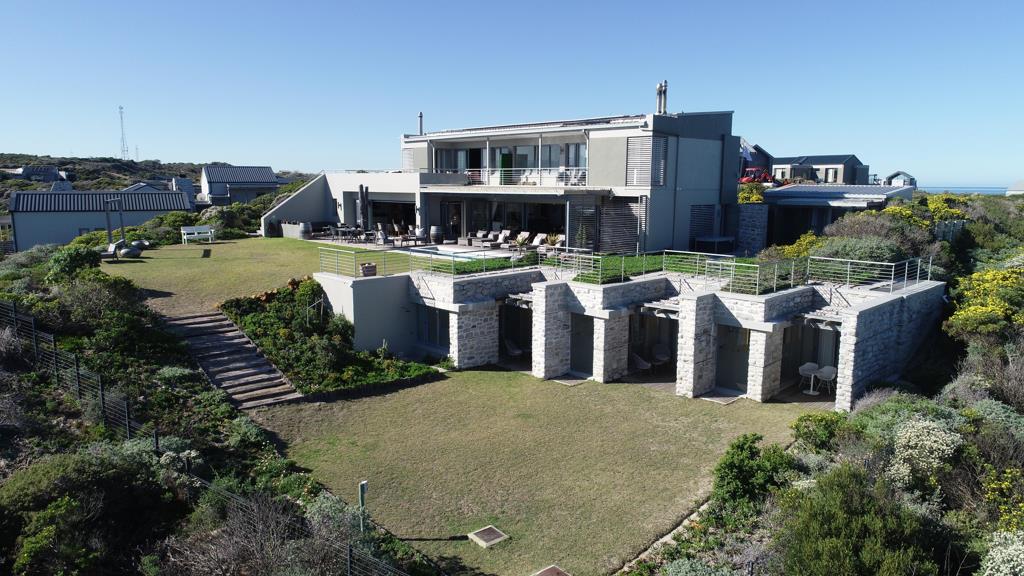 6 Bedroom House