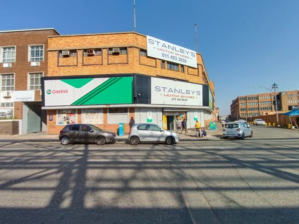 8 600  m² Commercial space