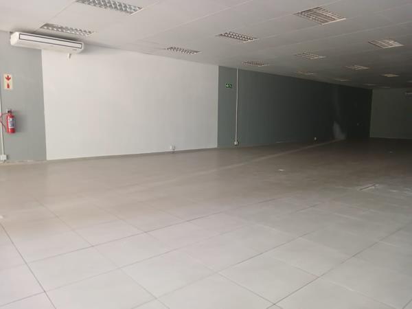 487  m² Commercial space