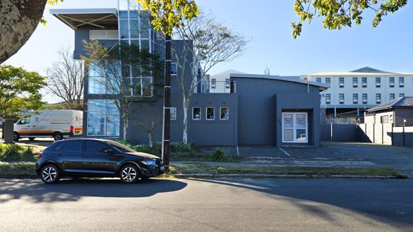 94  m² Commercial space