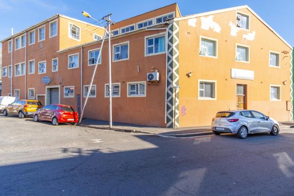 965  m² Commercial space