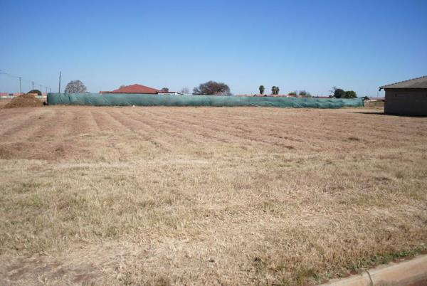 1 295 m² Land