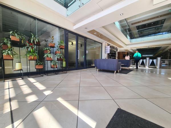 487  m² Commercial space