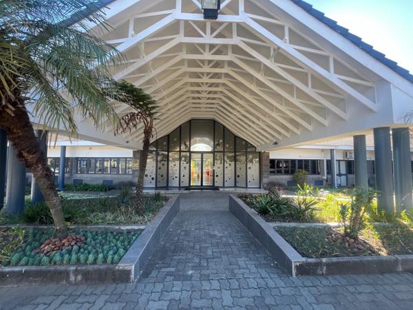 727  m² Office Space