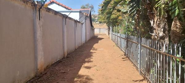 1 402 m² Land