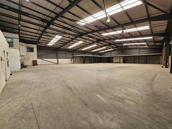 2 600  m² Industrial space