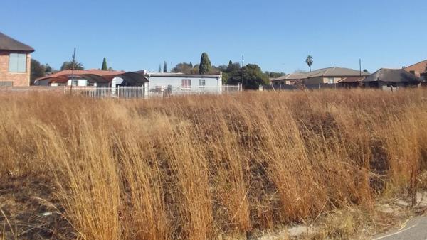 1 000 m² Land