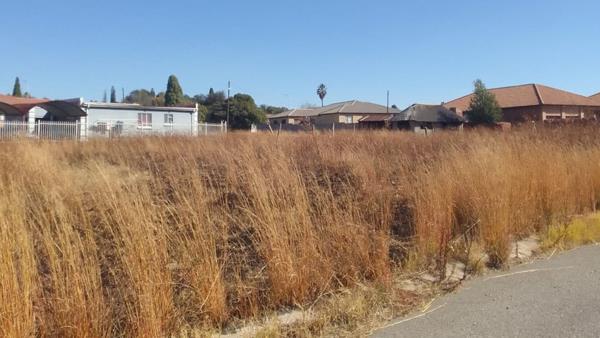 1 000 m² Land