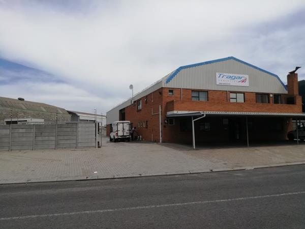 815  m² Industrial space