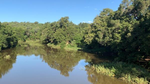 2 400 m² Land