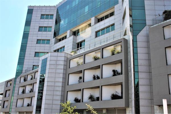 947.3  m² Commercial space