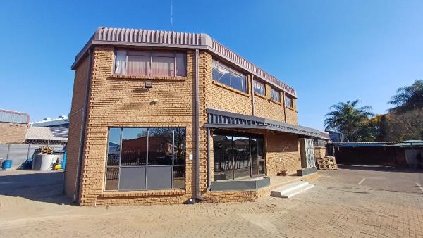 673  m² Industrial space