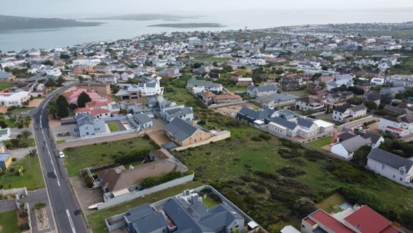 1 145 m² Land