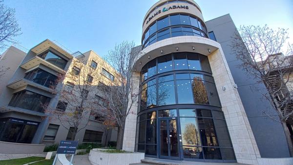 979  m² Commercial space