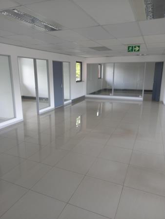 683  m² Commercial space