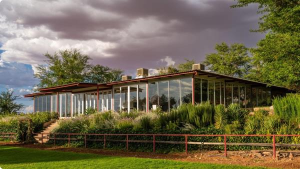 2 172  m² Commercial space