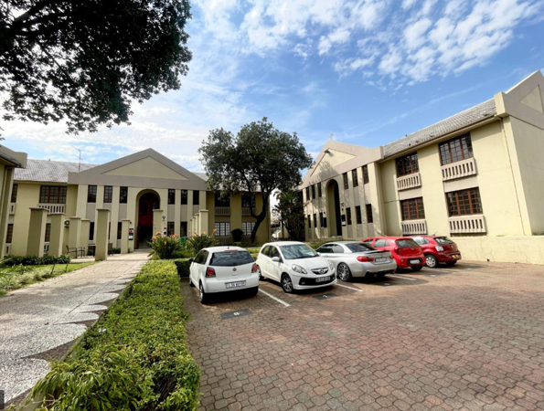 105  m² Commercial space