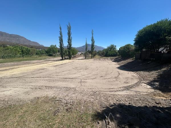 2 974 m² Land