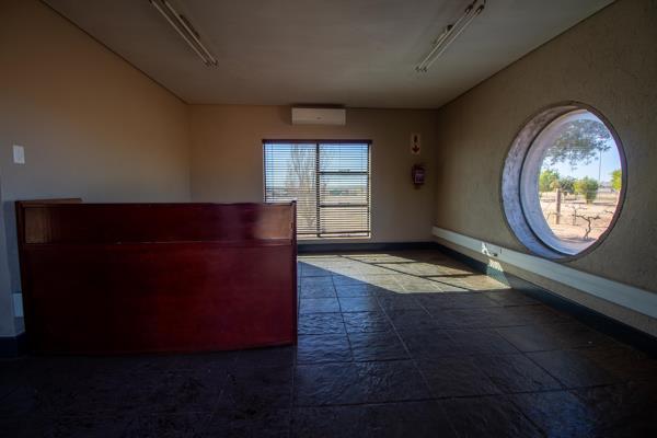 208  m² Commercial space