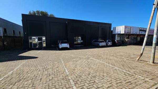 786  m² Commercial space