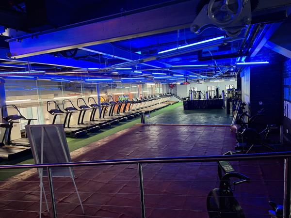 1 703  m² Commercial space