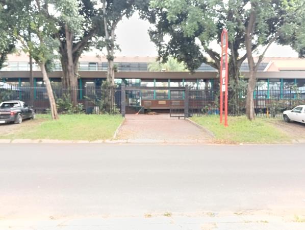 9 800  m² Industrial space