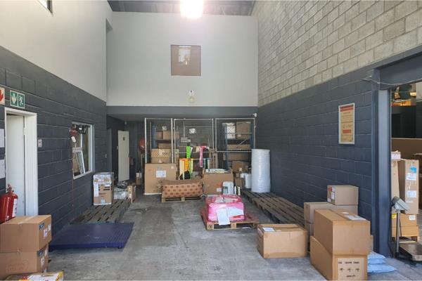 280  m² Commercial space