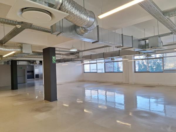 604  m² Commercial space