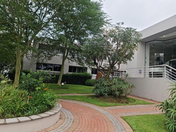 686  m² Commercial space