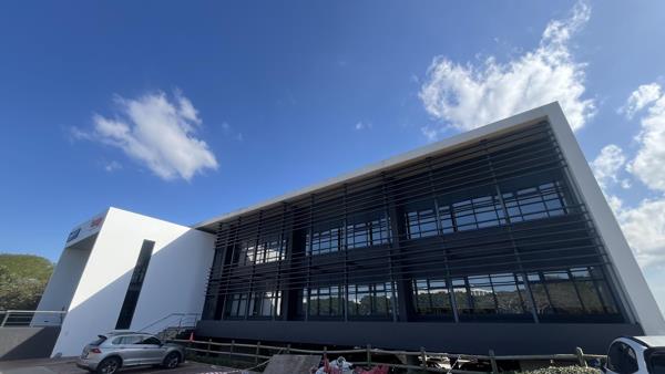 1 678.6  m² Commercial space