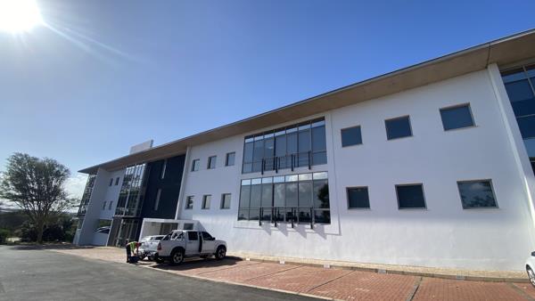 716  m² Commercial space