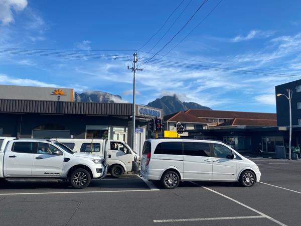 85  m² Commercial space