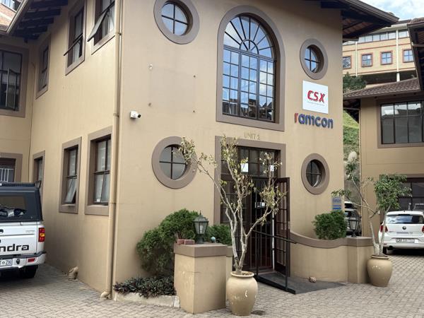 76  m² Commercial space