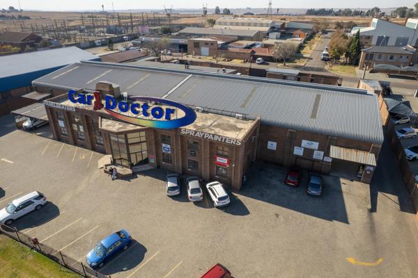 4 900  m² Commercial space