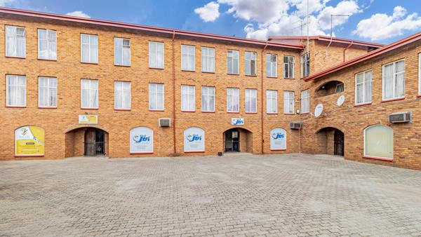 5 384 m² Office Space