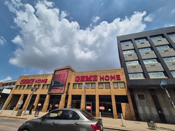 2 700  m² Commercial space