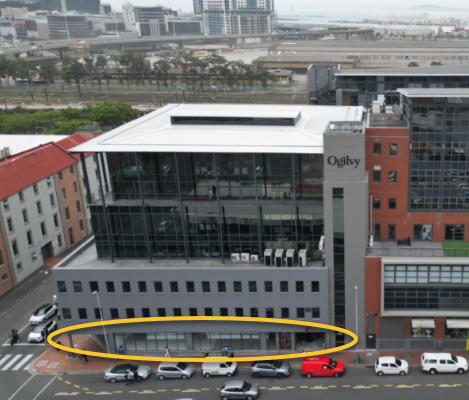 496  m² Commercial space