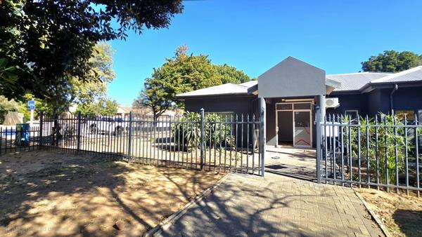 300  m² Commercial space