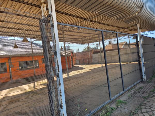 1 200  m² Commercial space