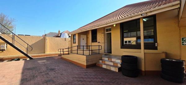 554  m² Office Space