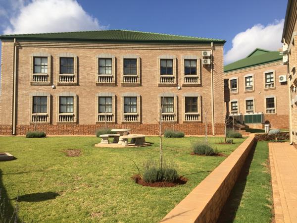 700  m² Commercial space