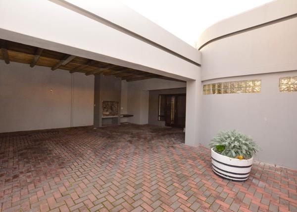 135  m² Commercial space