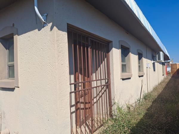 240  m² Commercial space